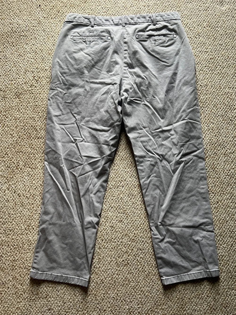 Izod Men's 36x30 Gray Straight-Fit Chinos